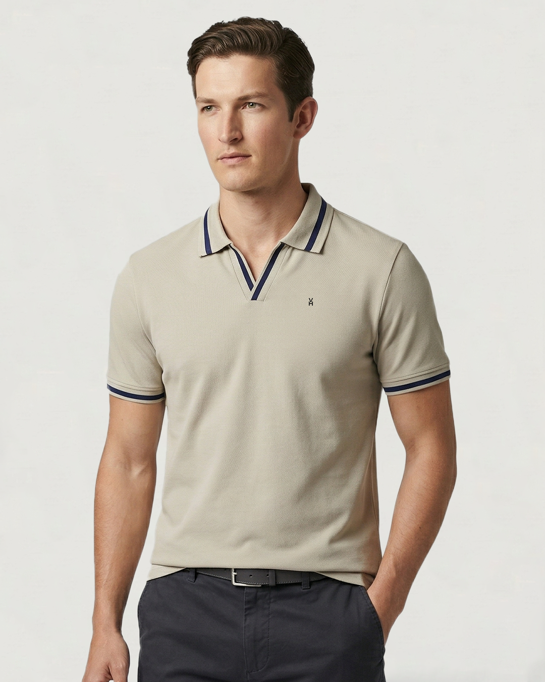 POLO PREMIUM MODA SOLIDA BLANCO CON DETALLE CUELLO Y MANGA LGE